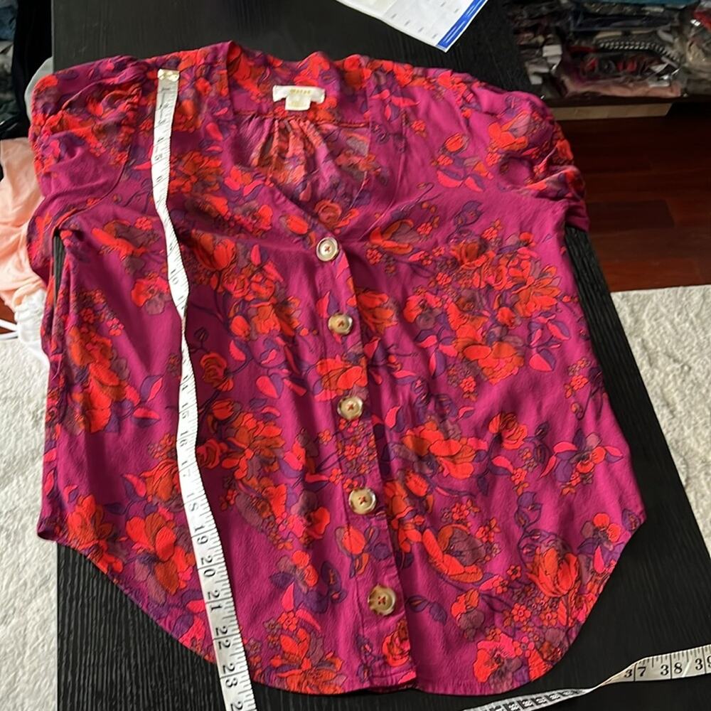 Maeve Anthropologie Vibrant Floral V-Neck Ruched Sleeve Top - Picture 6 of 7